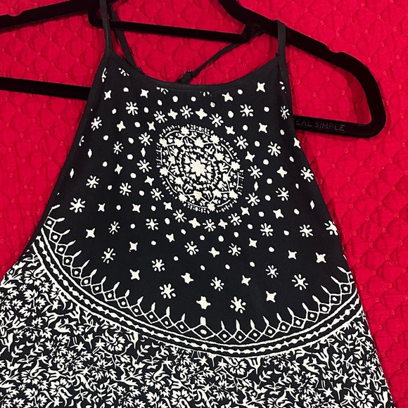 Pattern Open Back Top - Picture 3 of 5